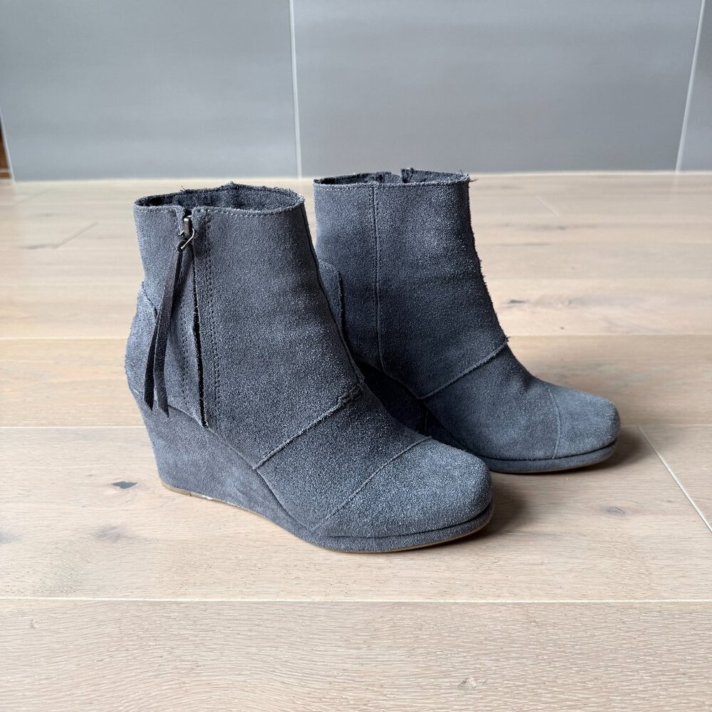 TOMS Womens Gray Suede 300615 Side Zip Wedge Ankle Boots Bootie Size 7.5